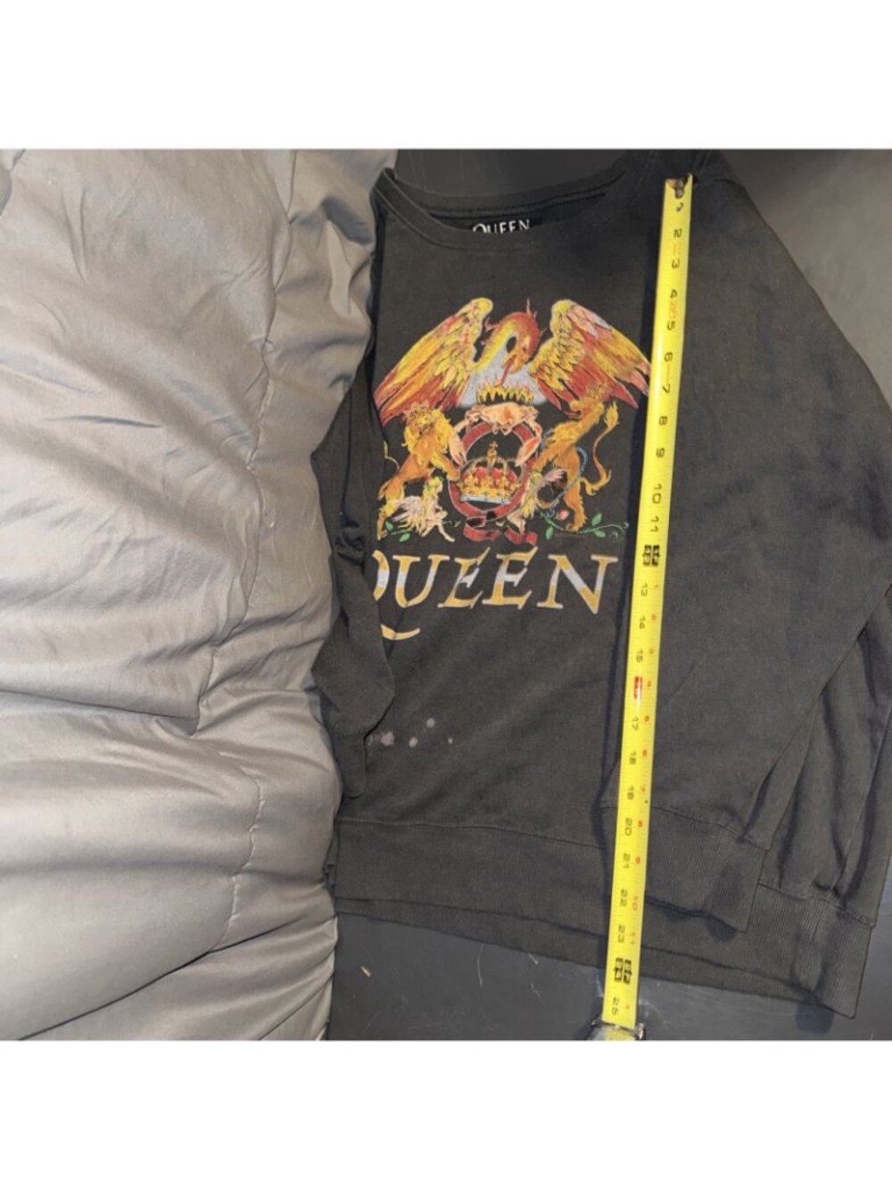 Queen Gold Crest Graphic Sweat Shirt Large XXL Gray Official Merchandise SPOTS - Picture 11 of 12